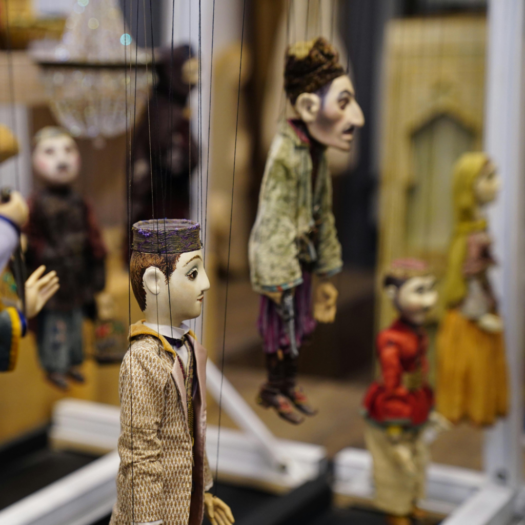 Komunita El ejercicio del poder mediante la comunicación